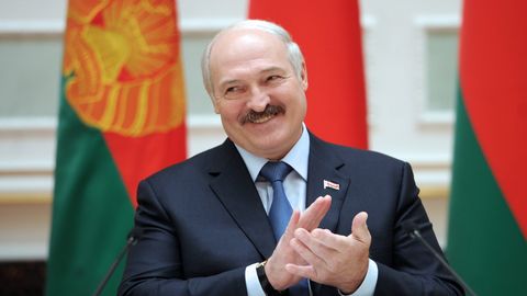 Лукашенко пригласил наблюдателей на учения 