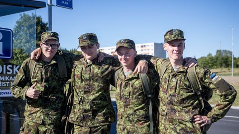 Фото: новобранцев эстонской армии отпустили домой уже через две недели 